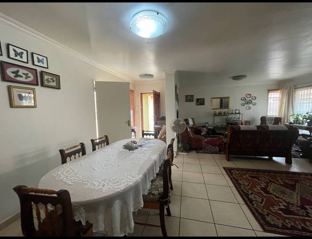 3 BEDROOM HOUSE FOR SALE IN PARKHILL GARDENS
